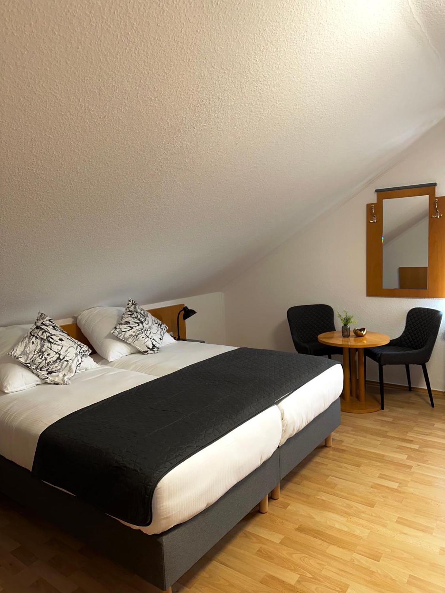 Hotel Restaurant Haus Odendahl Кельн Екстер'єр фото